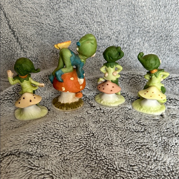 Vintage Lego Pixie Elves On Mushrooms Figurines Set Of 4 - Picture 2 of 16